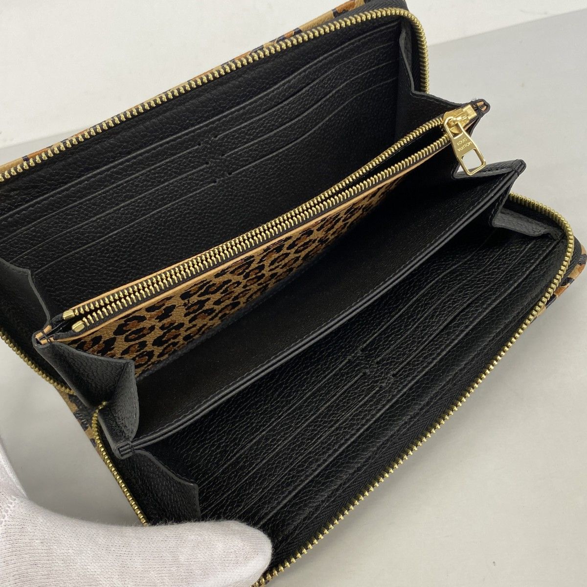 Louis Vuitton Wallet Monogram Empreinte Wild at Heart Zippy Noir — view 3