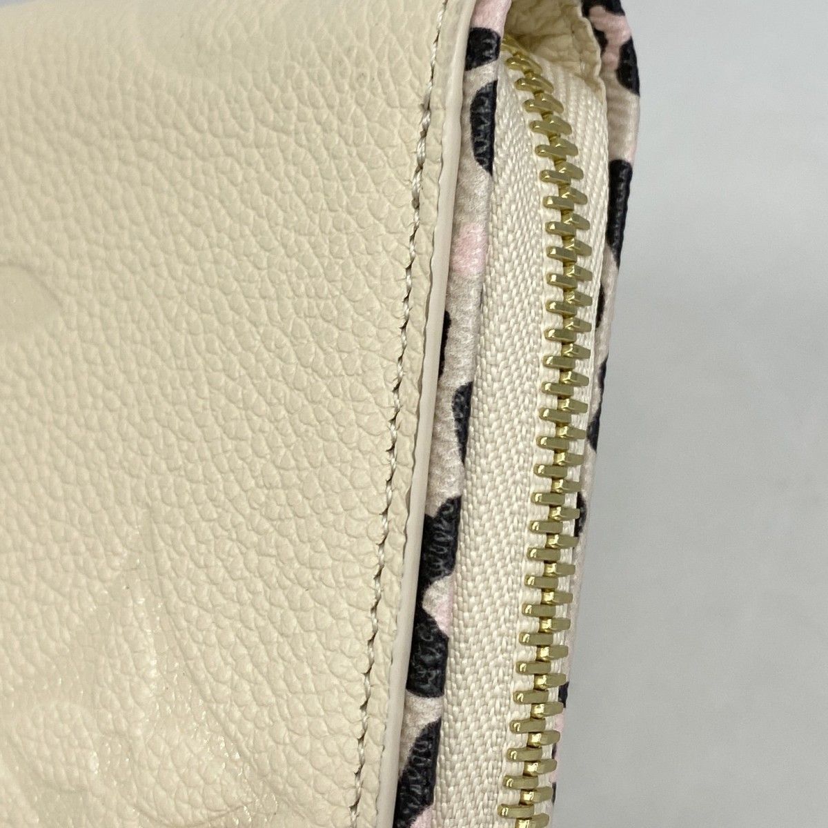 Louis Vuitton Wallet Monogram Empreinte Wild at Heart Zippy Cream — view 6
