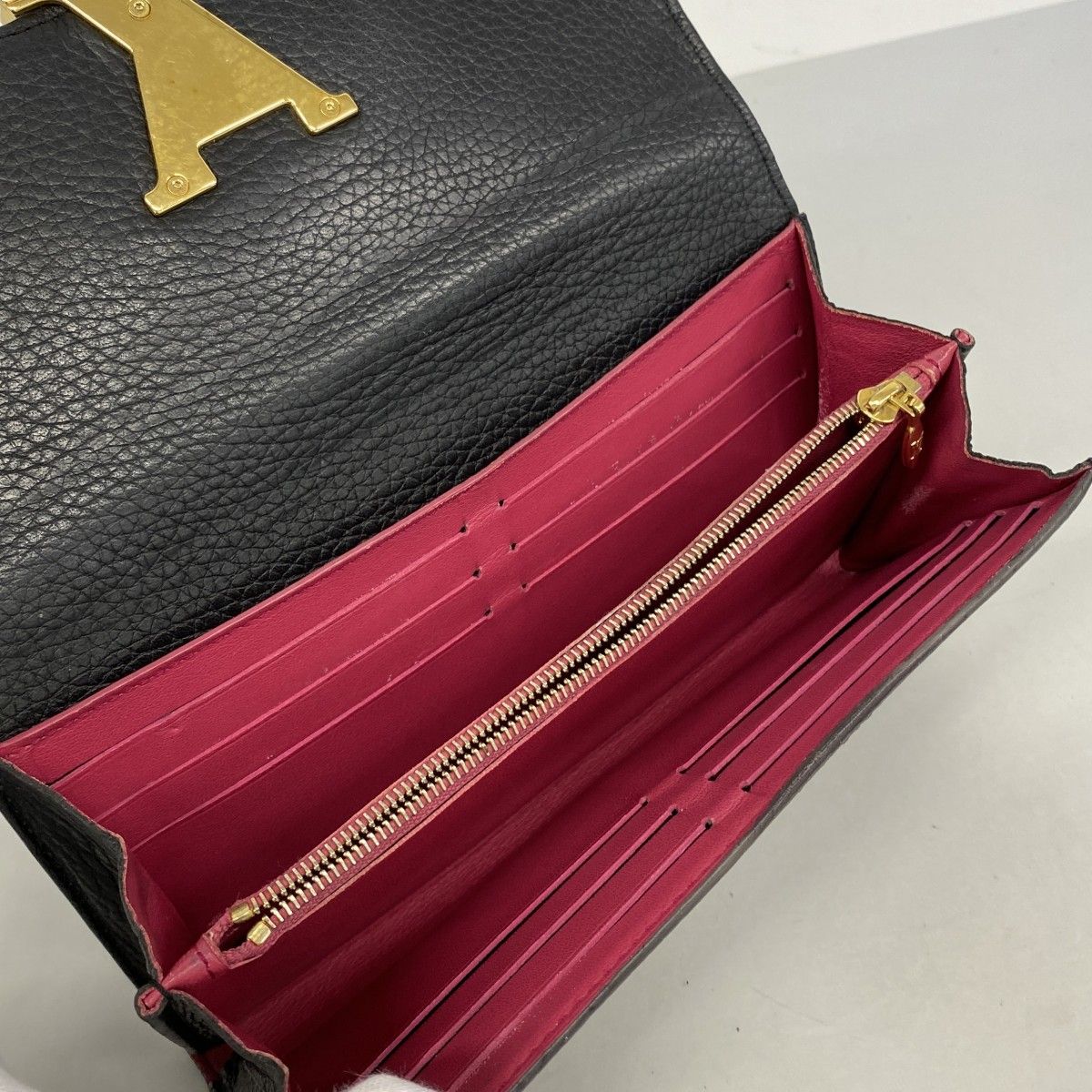 Louis Vuitton Wallet Taurillon Portefeuille Capucines Noir — view 3