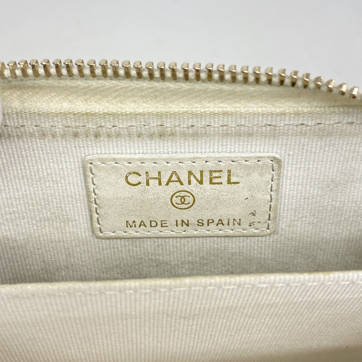 Chanel Coin Case Quilted Caviar Leather White Champagne Gold — view 4