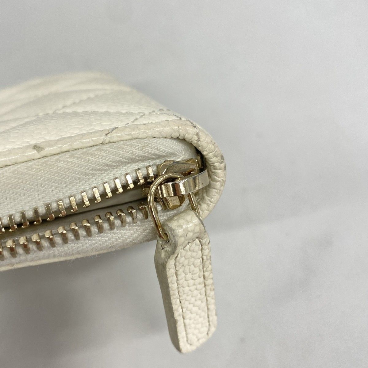 Chanel Coin Case Quilted Caviar Leather White Champagne Gold — view 7