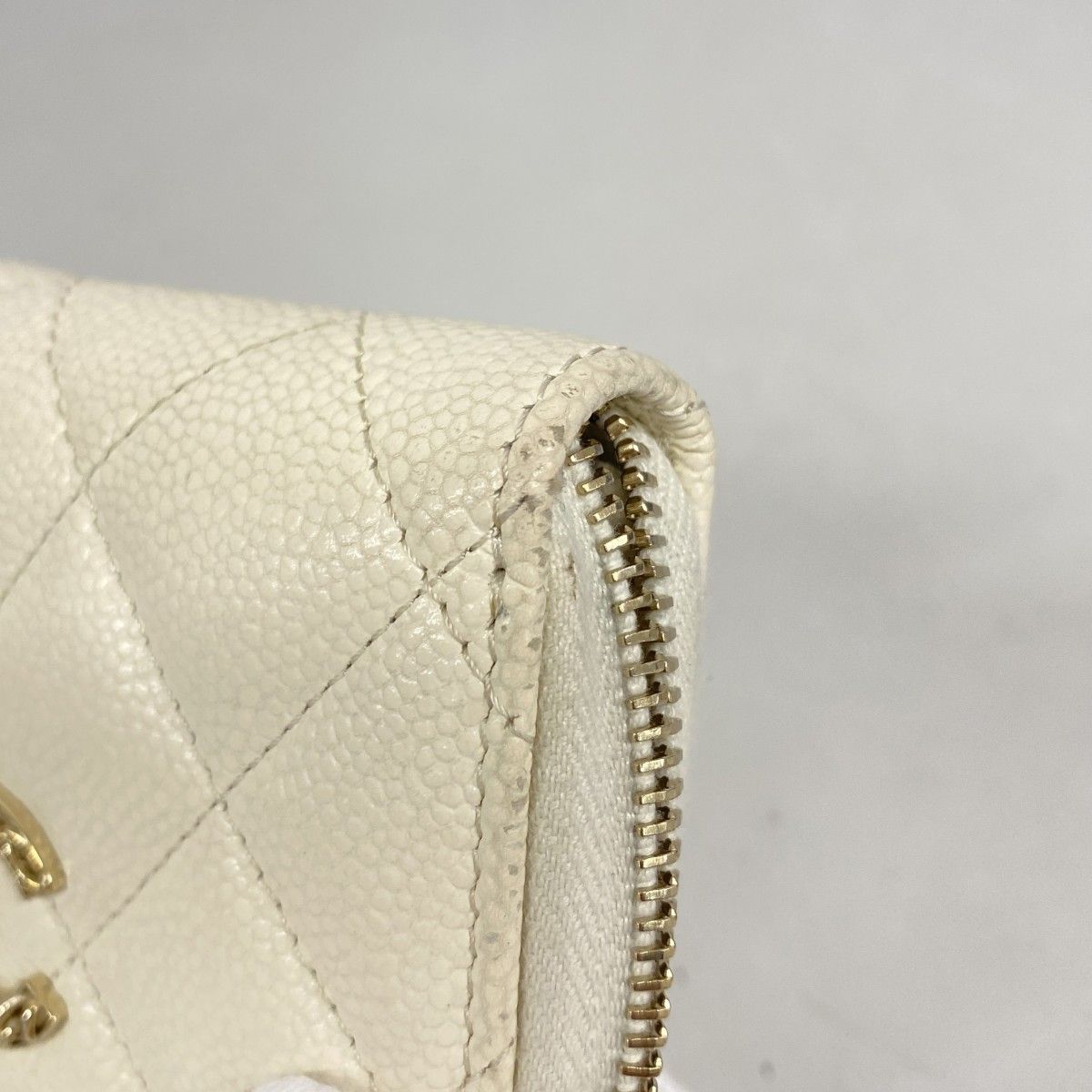 Chanel Coin Case Quilted Caviar Leather White Champagne Gold — view 5