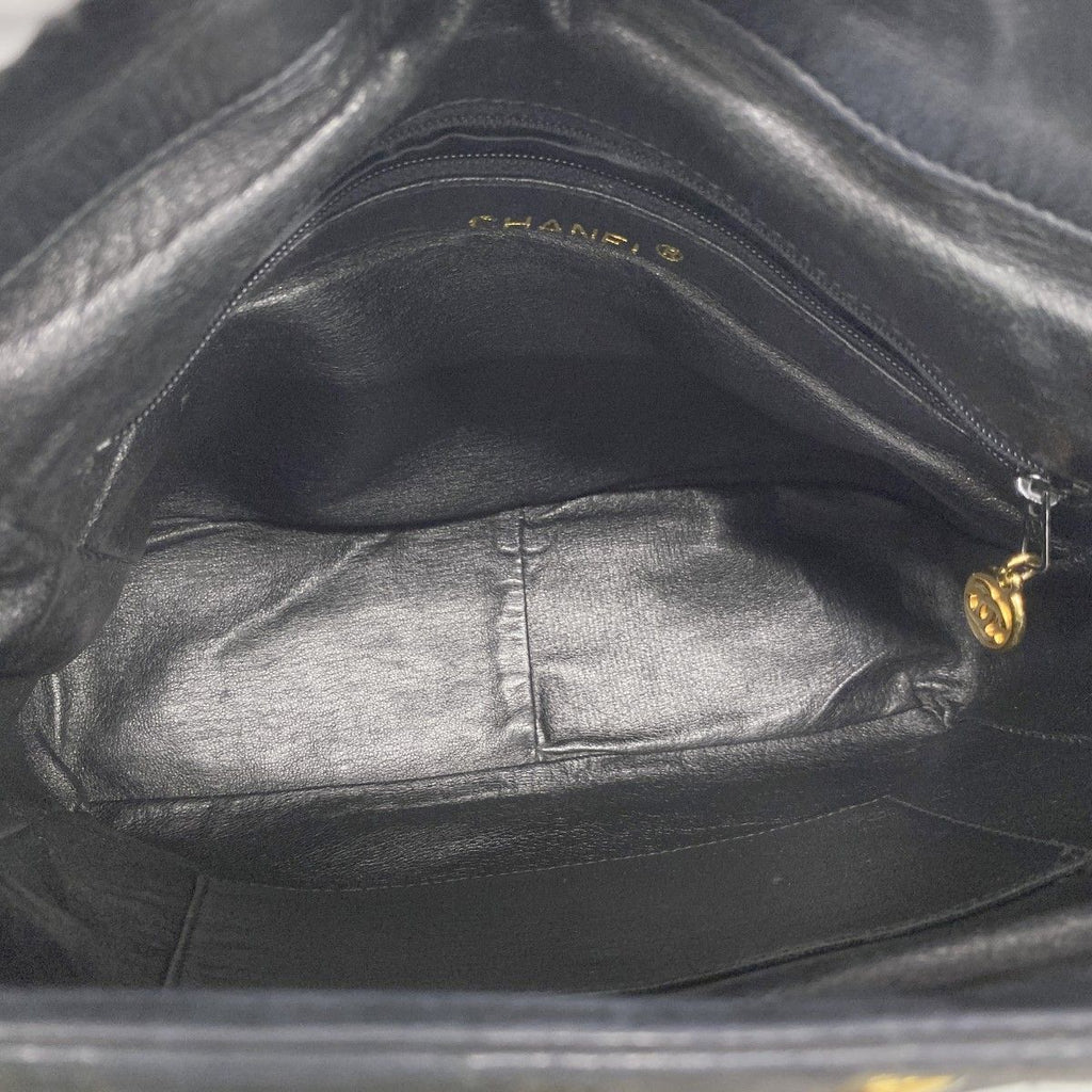 Chanel Shoulder Bag Quilted Lambskin Black Gold — view 4