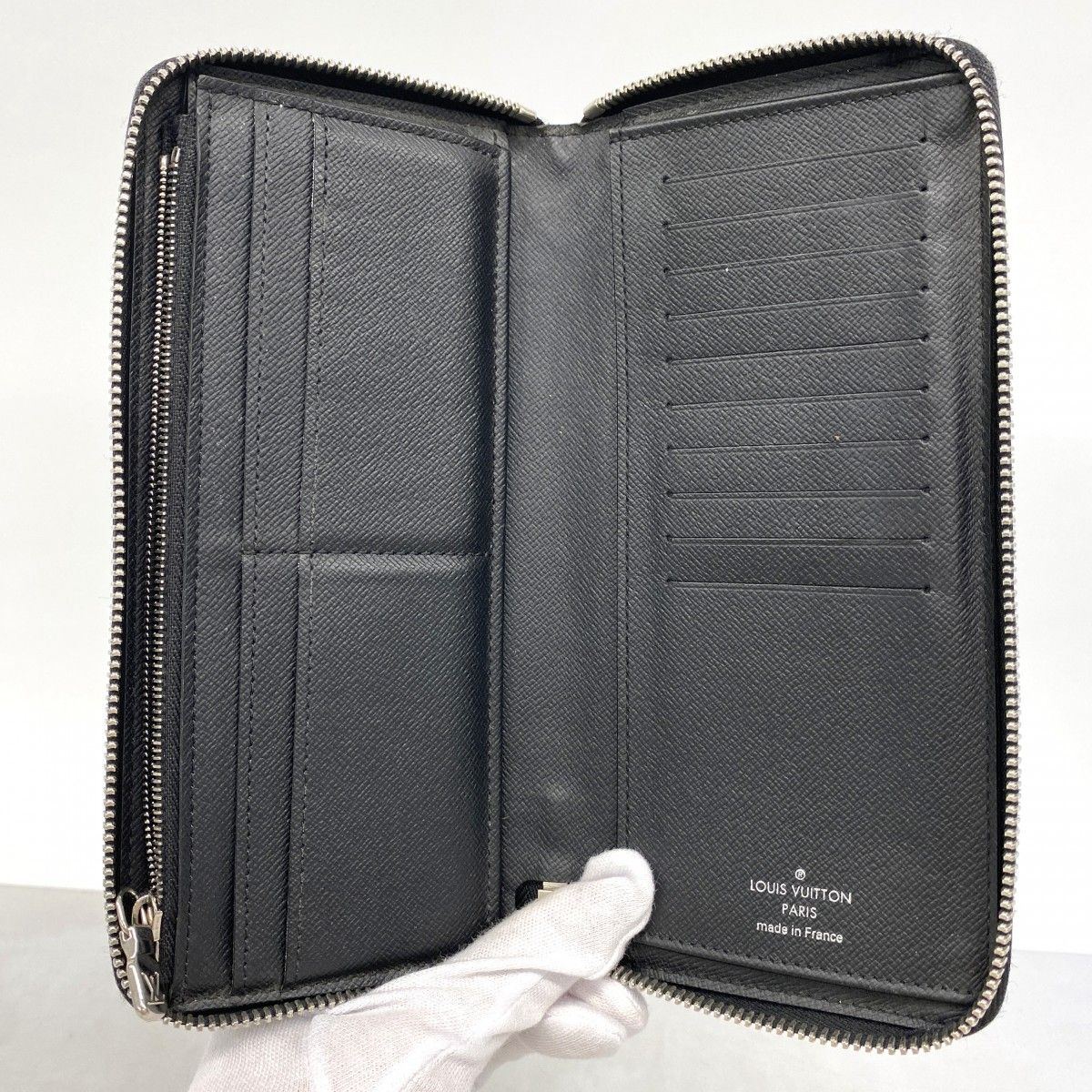 Louis Vuitton Wallet Taiga Zippy Vertical Noir — view 3