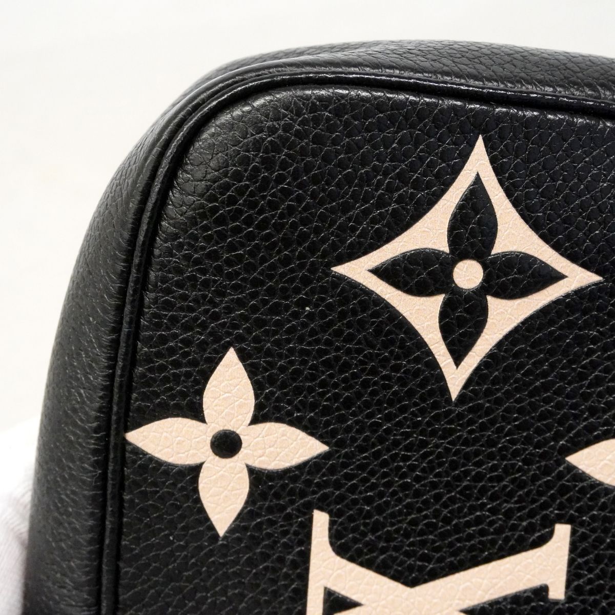 Louis Vuitton Pouch Monogram Empreinte Mini Pochette Noir Cream Bicolor — view 6
