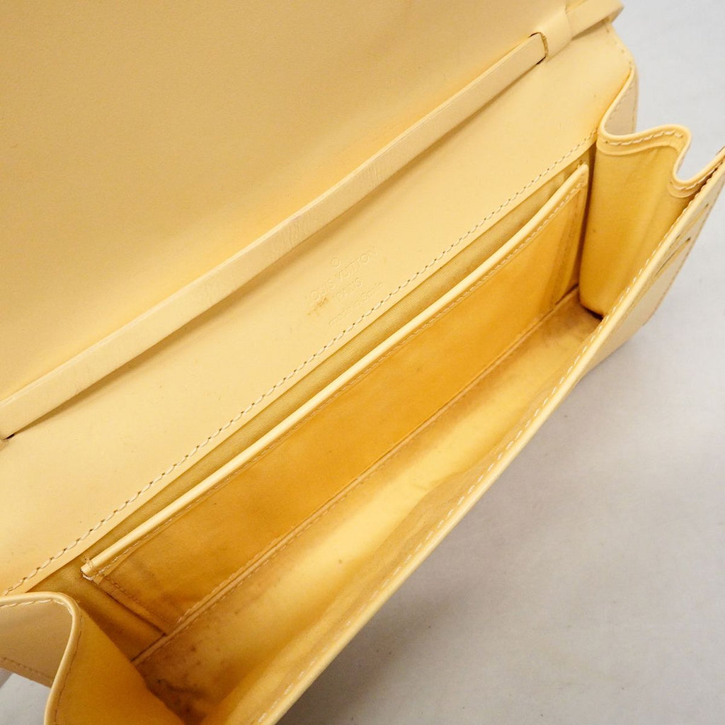 Louis Vuitton Shoulder Bag Epi Honfleur Vanilla — view 4