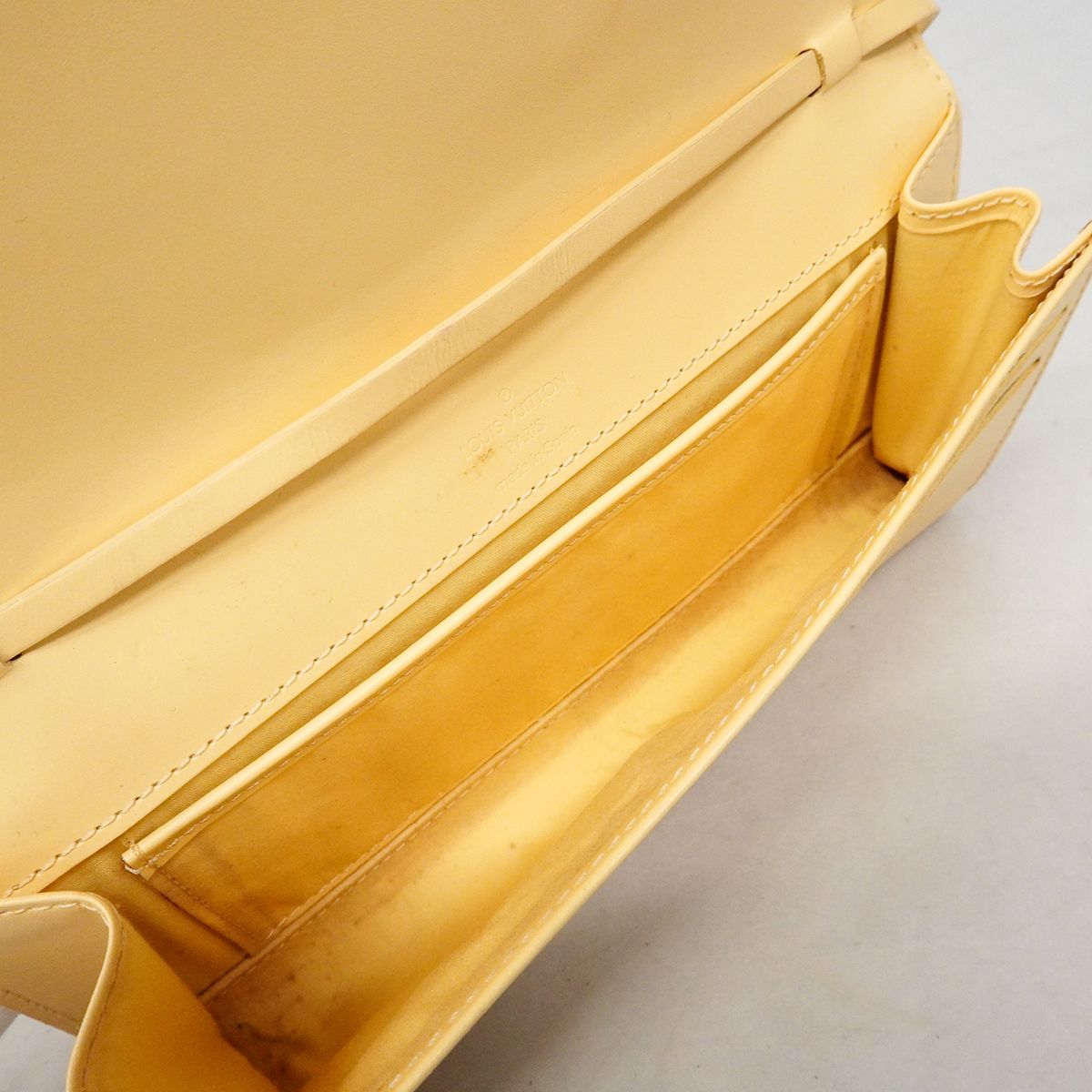 Louis Vuitton Shoulder Bag Epi Honfleur Vanilla — view 4