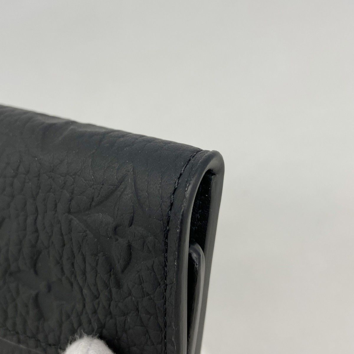 Louis Vuitton Key Case Taurillon Multicles 6 Black Key Holder — view 5