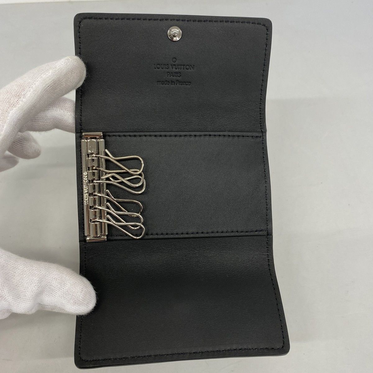 Louis Vuitton Key Case Taurillon Multicles 6 Black Key Holder — view 3