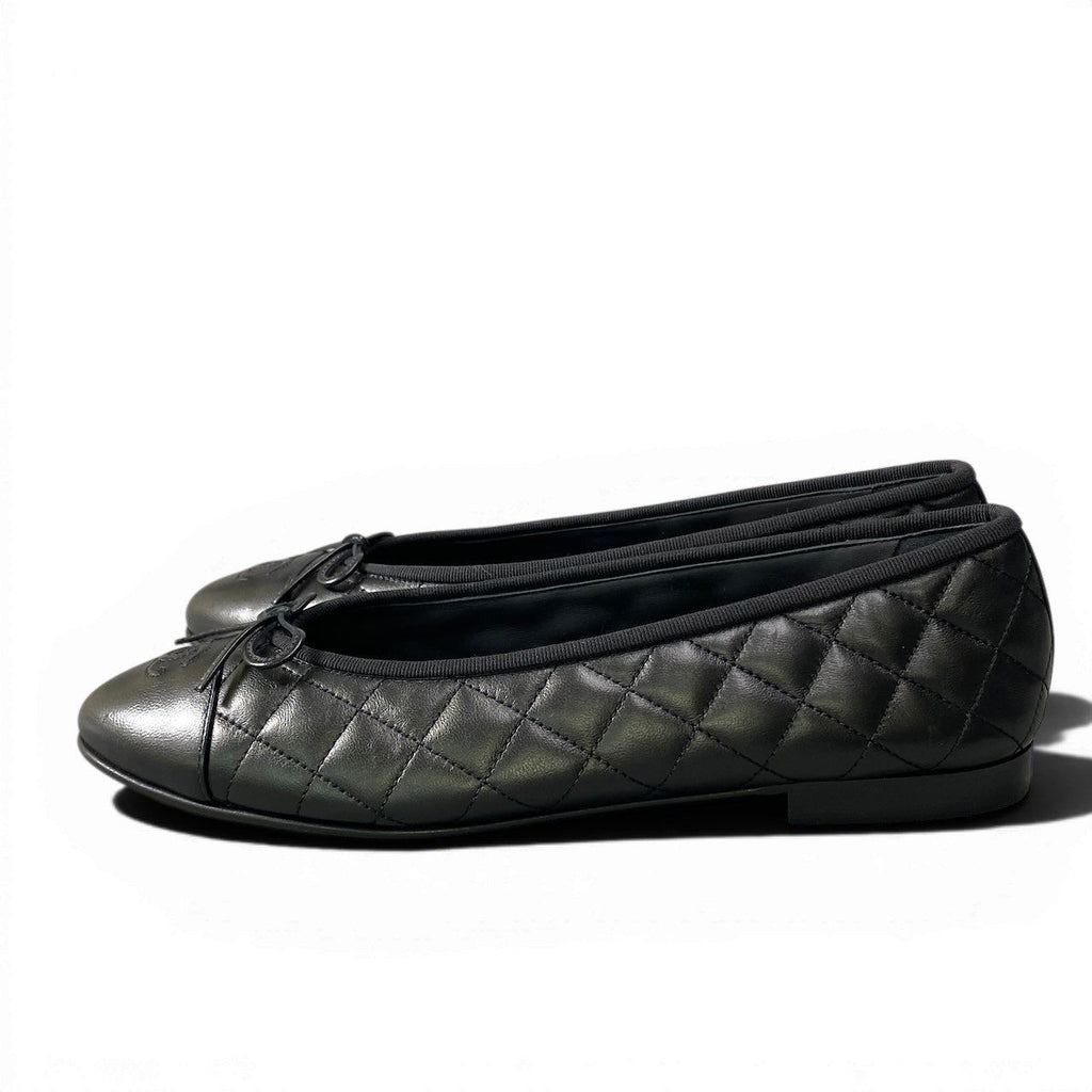 Chanel Ballerina Aged Calfskin Quilted CC Logo Leather Flat Shoes 41 Black — view 4