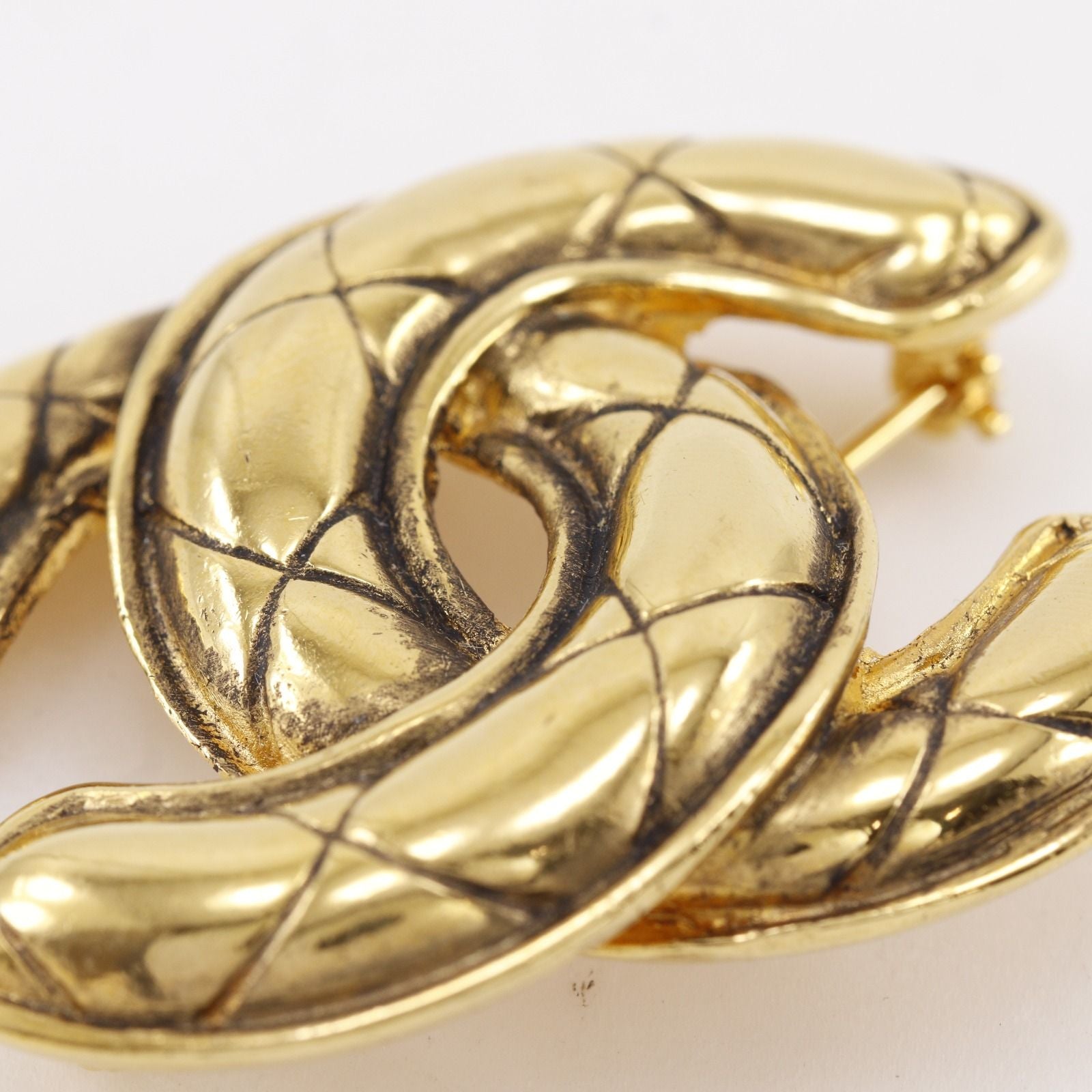 Chanel CC Logo Quilted Vintage Gold Plated Brooch — view 7