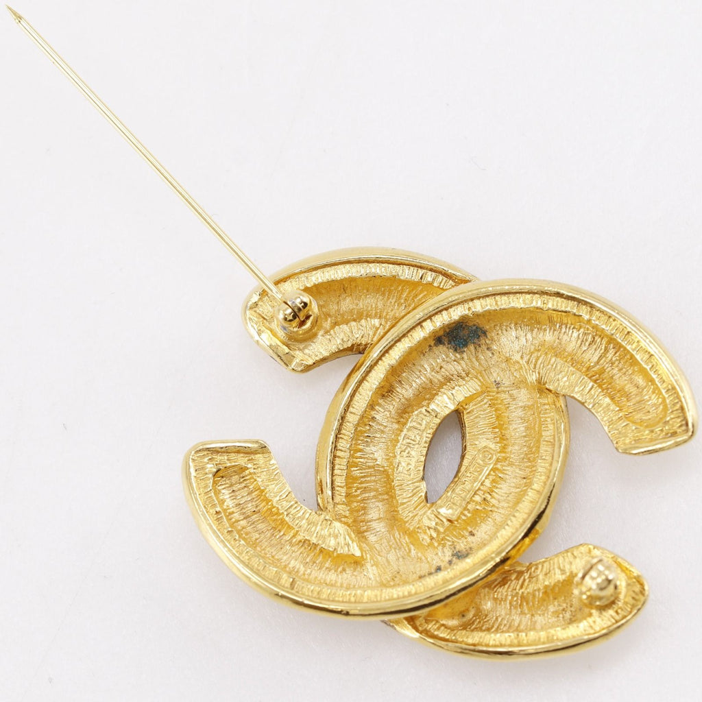 Chanel CC Logo Quilted Vintage Gold Plated Brooch — view 3