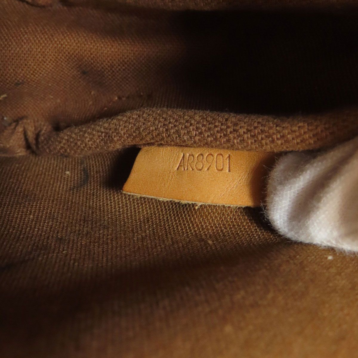 Louis Vuitton Saumur 30 Shoulder Bag Monogram Canvas — view 8