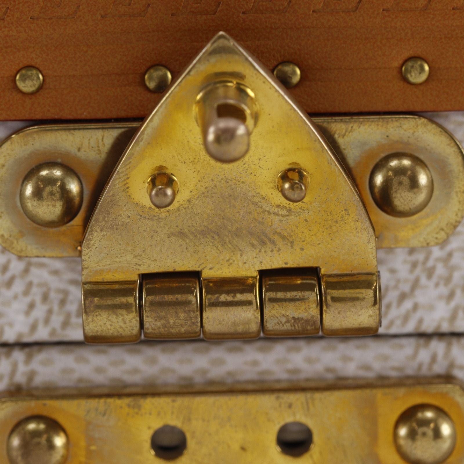 Louis Vuitton Coffret Resor 24 Monogram Heritage White Case Shoulder — view 9