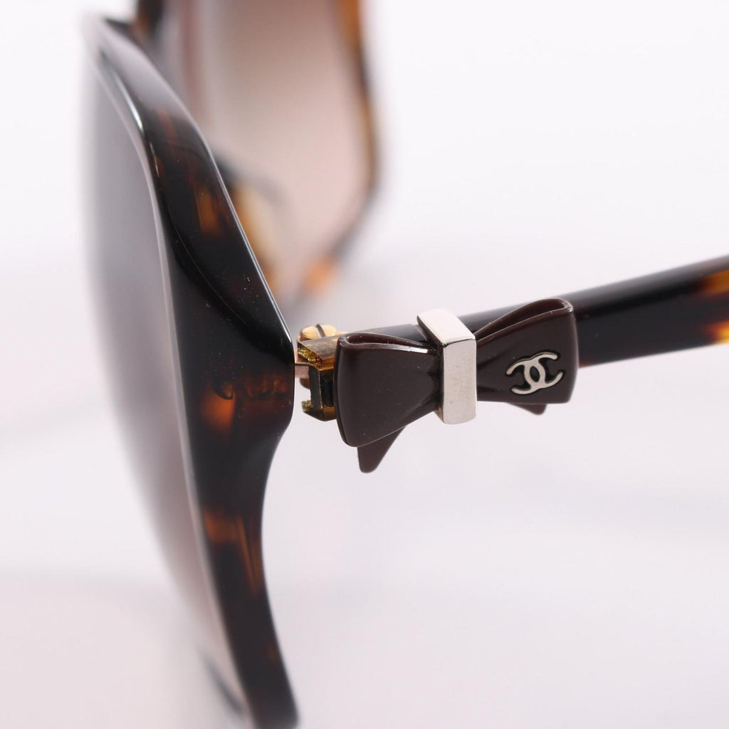 Chanel Sunglasses CC Logo Ribbon Gradient Lens Tortoiseshell Pattern Eyewear — view 8
