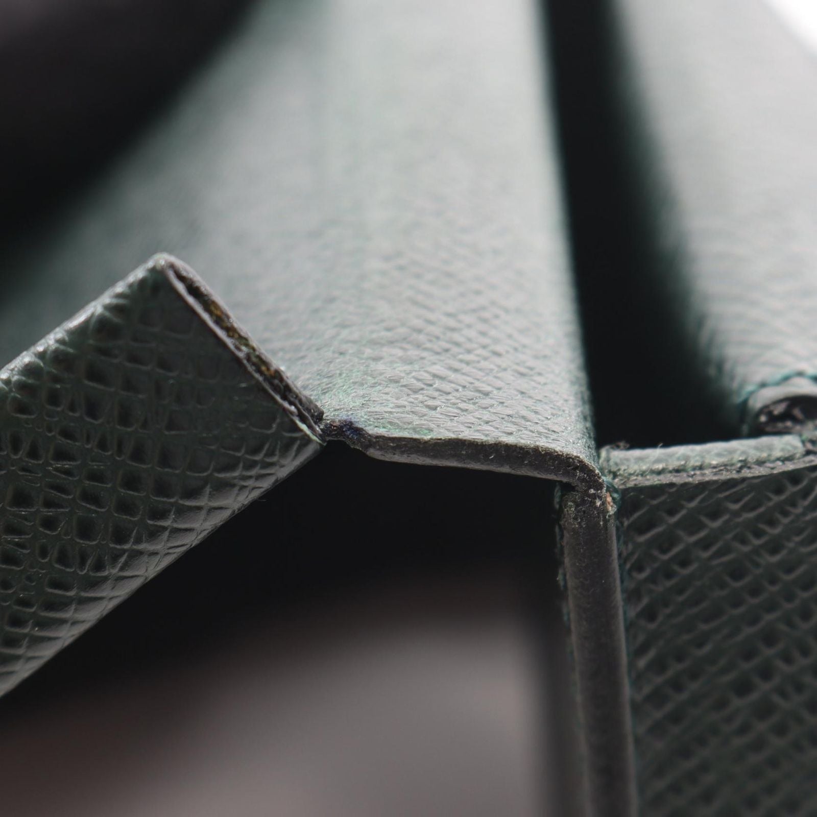 Louis Vuitton Coin Case Porte-Monnaie Cuvette Taiga Epi Sear Leather — view 9