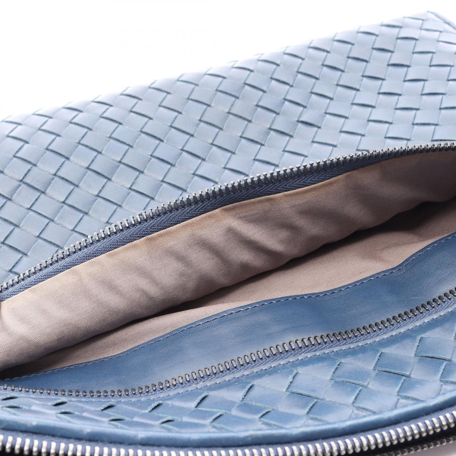 Bottega Veneta Clutch Intrecciato Navy Leather — view 7