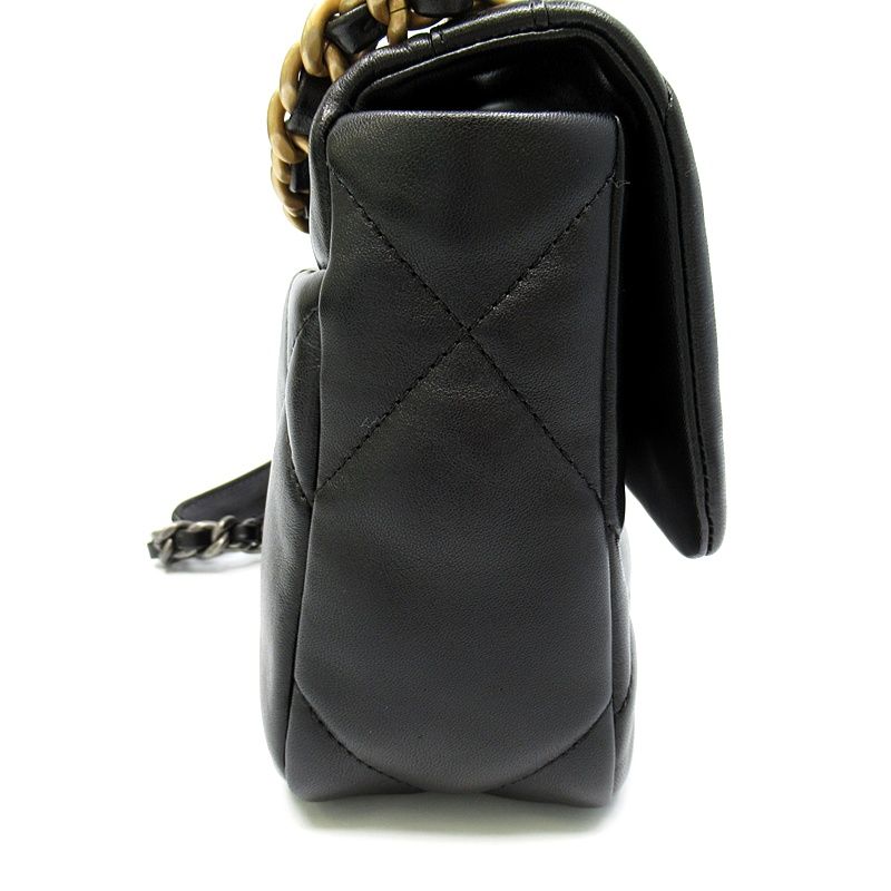 Chanel 19 Flap Chain Shoulder Bag Lambskin Black — view 4