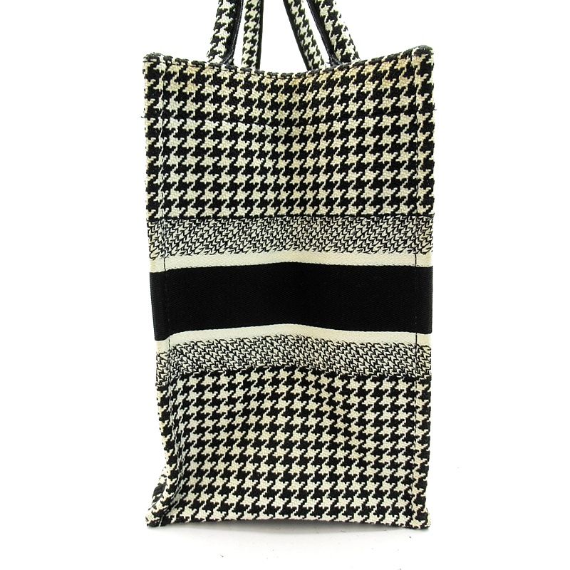 Dior Book Tote Canvas Black White Beauty — view 5
