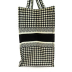 Dior Book Tote Canvas Black White Beauty — view 5