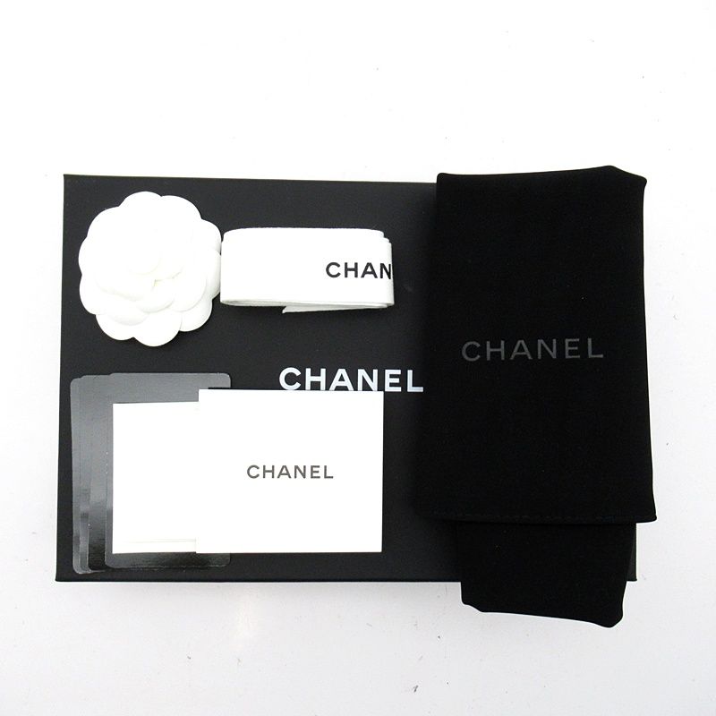 Chanel Quilted Chain Wallet Turnlock Caviar Leather Shoulder Bag Black Beauty — view 9
