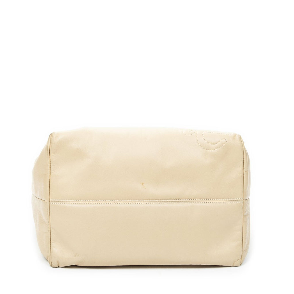 Loeweanagram Knot Hobo Light Beige Calfskin Leather — view 6