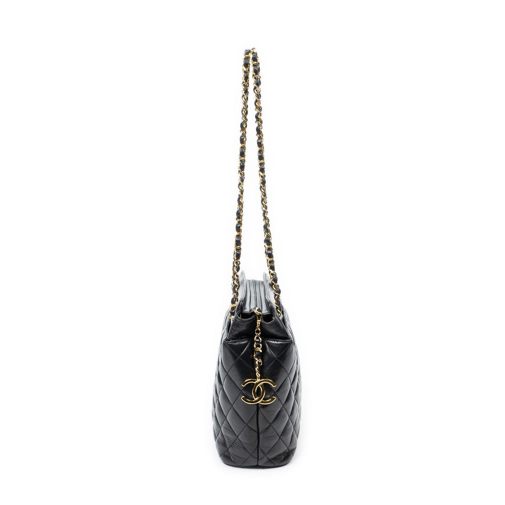 Chanel Vintage CC Chain Tote Black Quilted Lambskin Leather — view 4