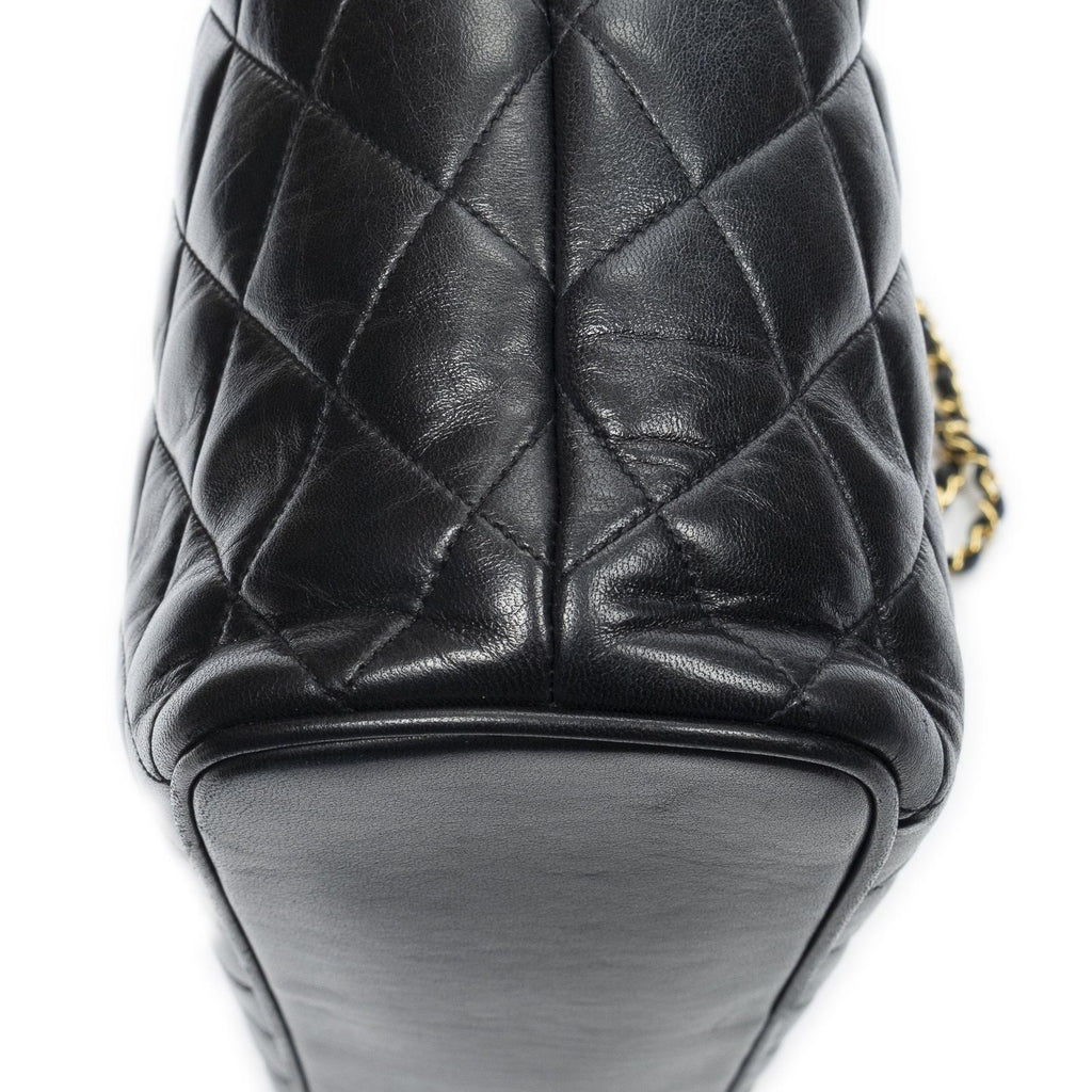 Chanel Vintage CC Chain Tote Black Quilted Lambskin Leather — view 7