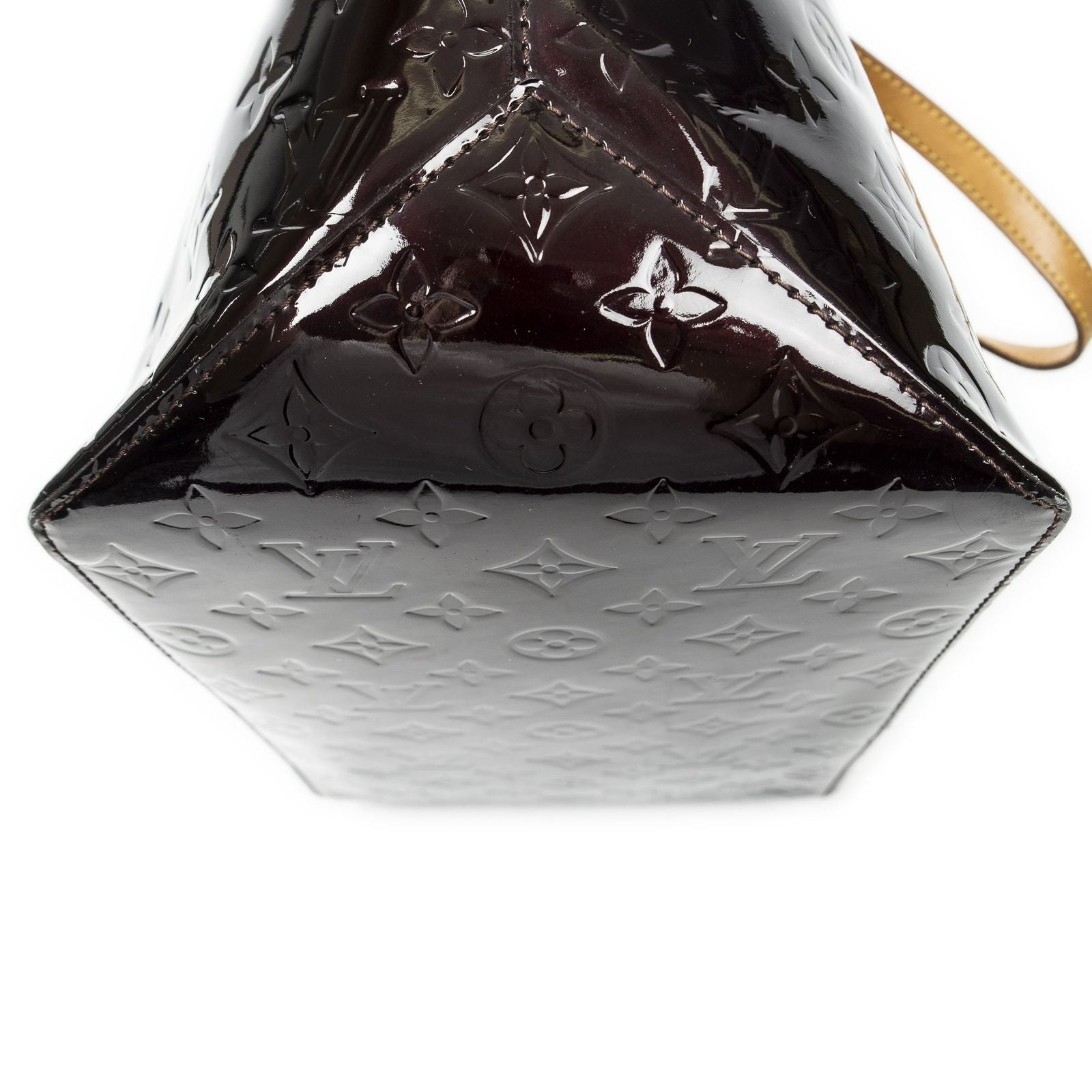 Louis Vuitton Bellevue Amarante Monogram Vernis Messenger — view 8