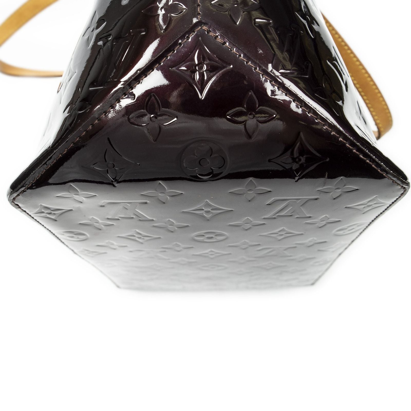 Louis Vuitton Bellevue Amarante Monogram Vernis Messenger — view 7