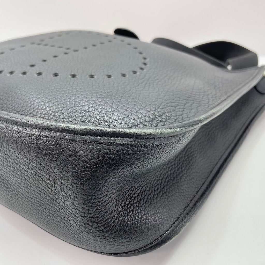 Hermes Shoulder Bag Evelyne — view 8