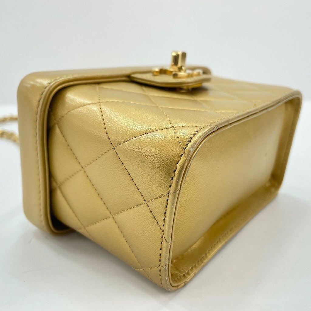 Chanel Shoulder Bag Quilted — view 8