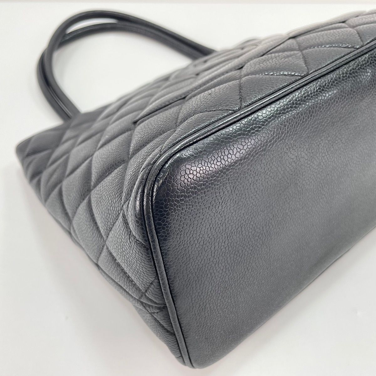 Chanel Tote Reissue Black — view 8