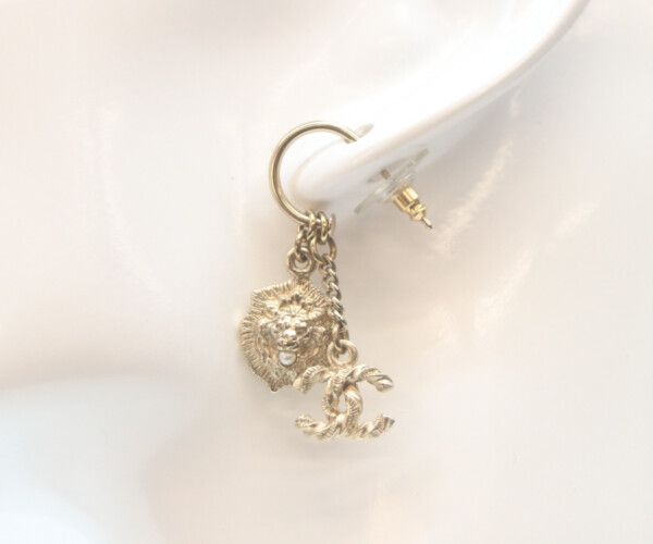 Chanel CC Logo Lion Pearl Hoop Earrings — view 7