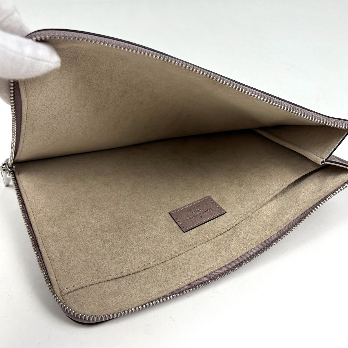 Louis Vuitton Pochette Jour PM Second Pouch L-shaped Zipper Taurillon — view 5