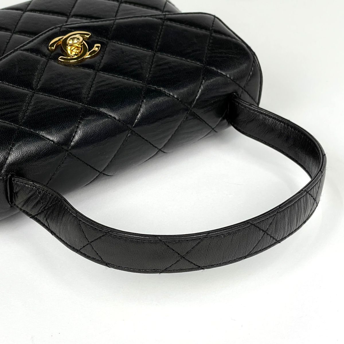 Chanel CC Logo Handbag Quilted Leather Black — view 5