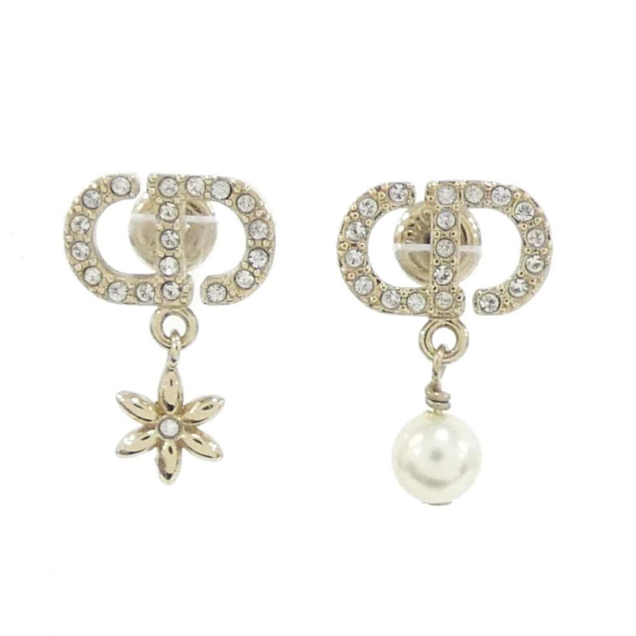 Dior Petit CD Daisy Earrings