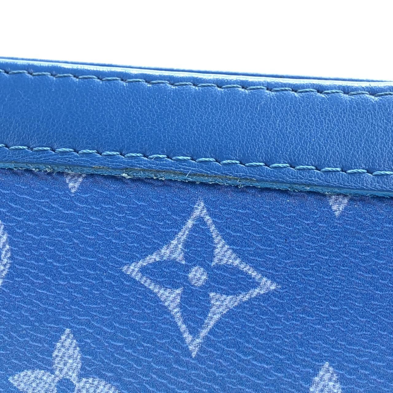 Louis Vuitton Monogram Clouds Pochette Voyage — view 5