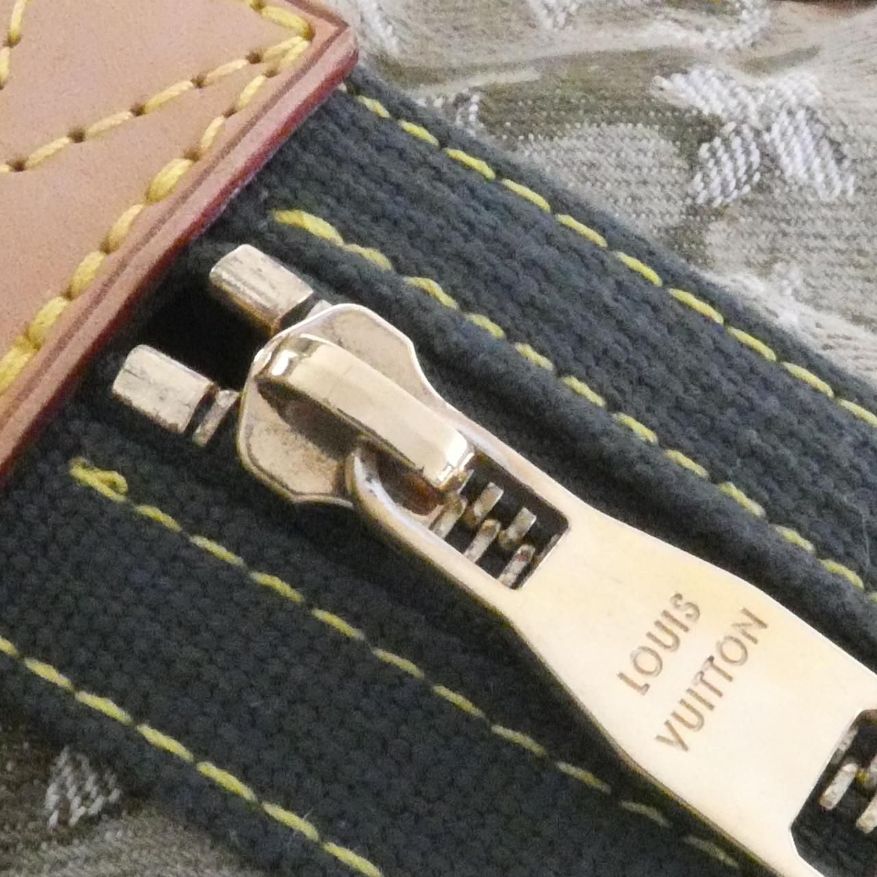 Louis Vuitton Monogram Moflage Denim Jasmine Shoulder — view 5