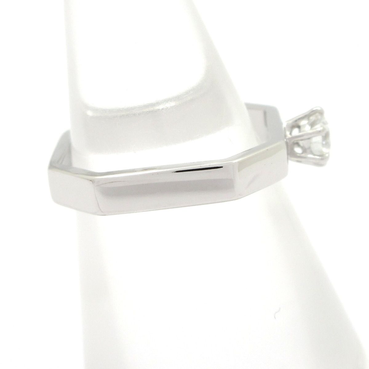 Gucci Ring Octagonal Solitaire 18k White Gold Diamond — view 2