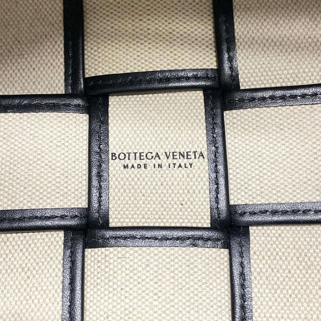Bottega Veneta Shoulder Bag Cassette Mini Cross White Black Maxi Intrecciato — view 8