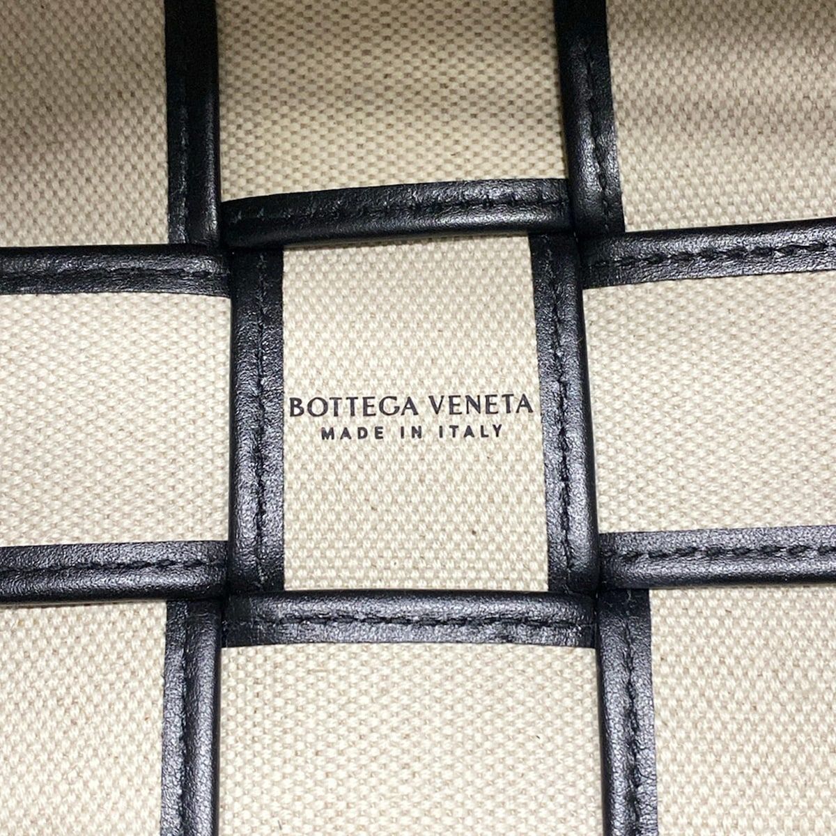 Bottega Veneta Shoulder Bag Cassette Mini Cross White Black Maxi Intrecciato — view 8