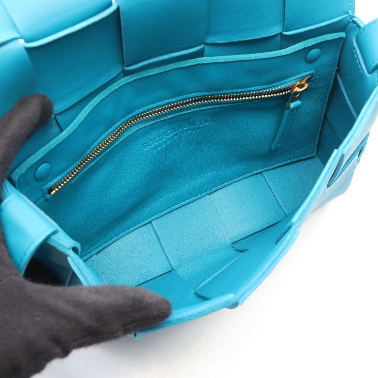 Bottega Veneta Shoulder Bag Cassette Crossbody Maxi Intrecciato Turquoiseblue — view 3