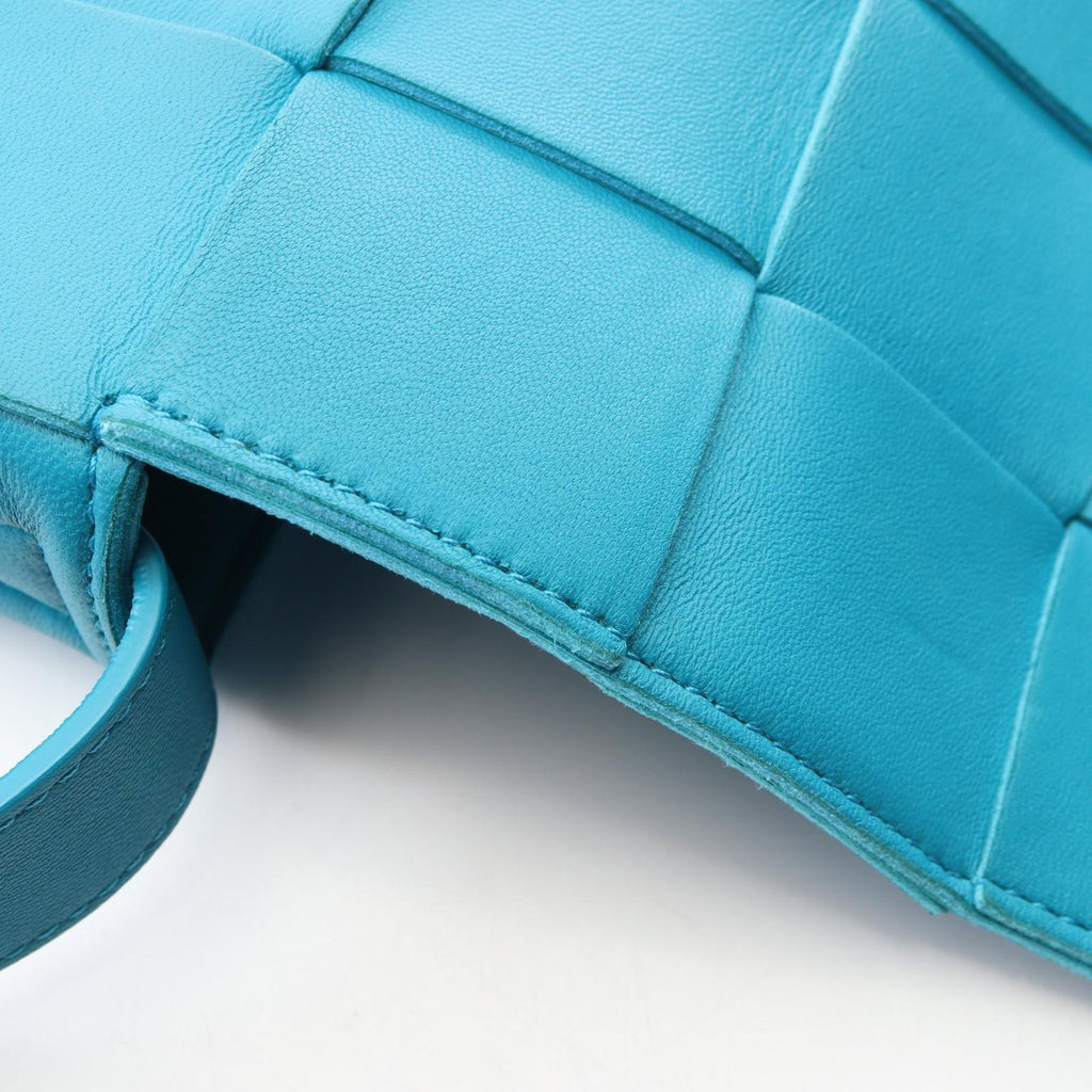 Bottega Veneta Shoulder Bag Cassette Crossbody Maxi Intrecciato Turquoiseblue — view 6