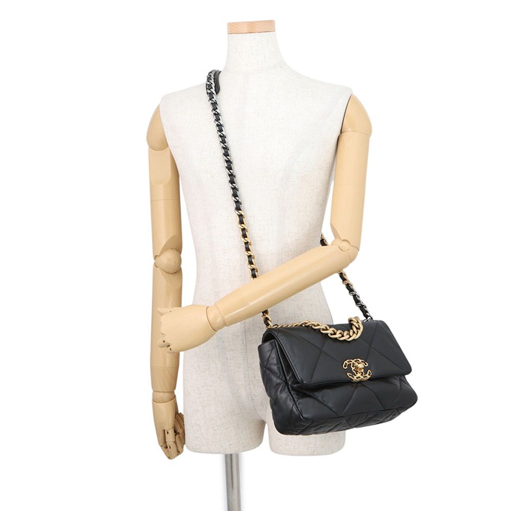 Chanel Chain Shoulder Bag 19 CC Logo Shiny Lambskin Black — view 4