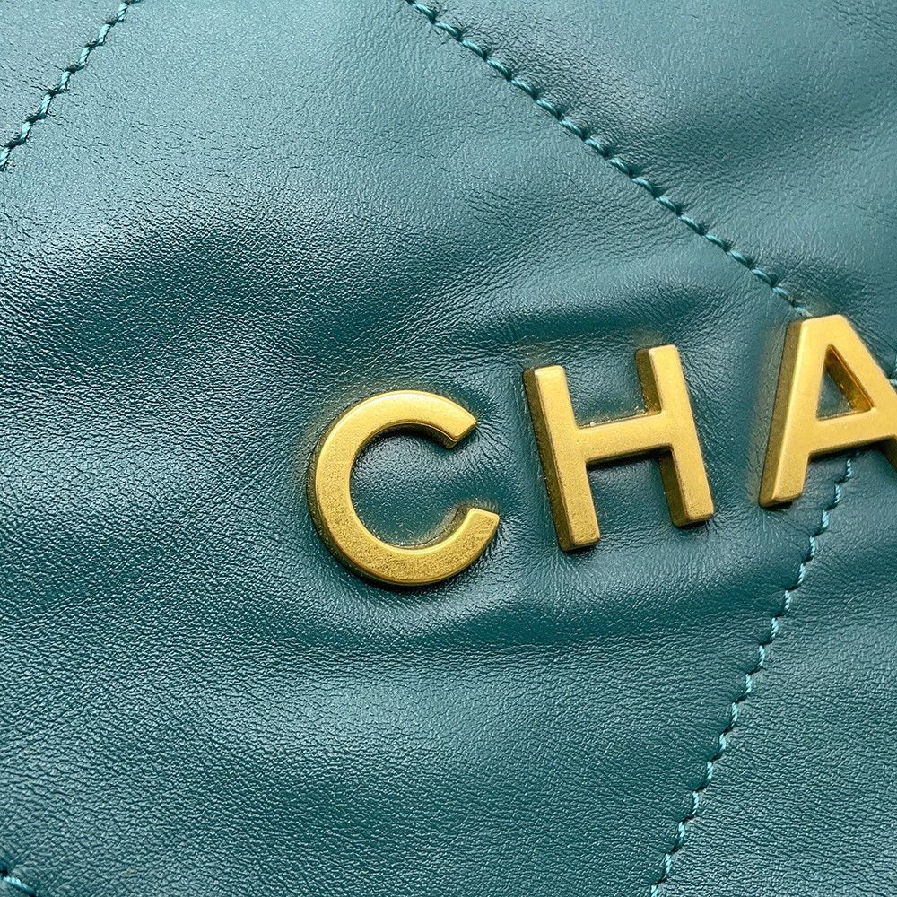 Chanel Backpack 22 Small Shiny Calfskin — view 6