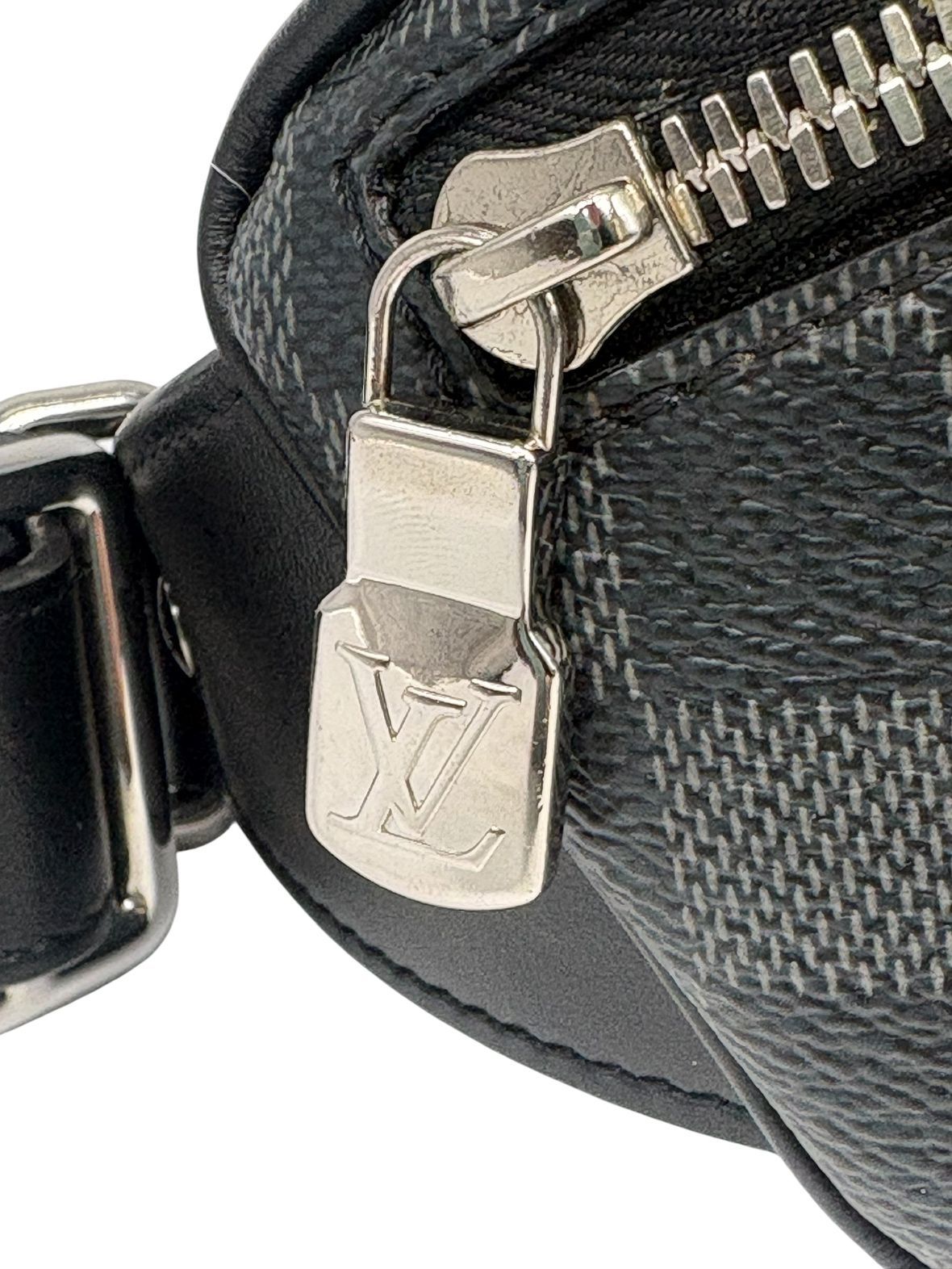 Louis Vuitton Damier Graphite Canvas Bum — view 4
