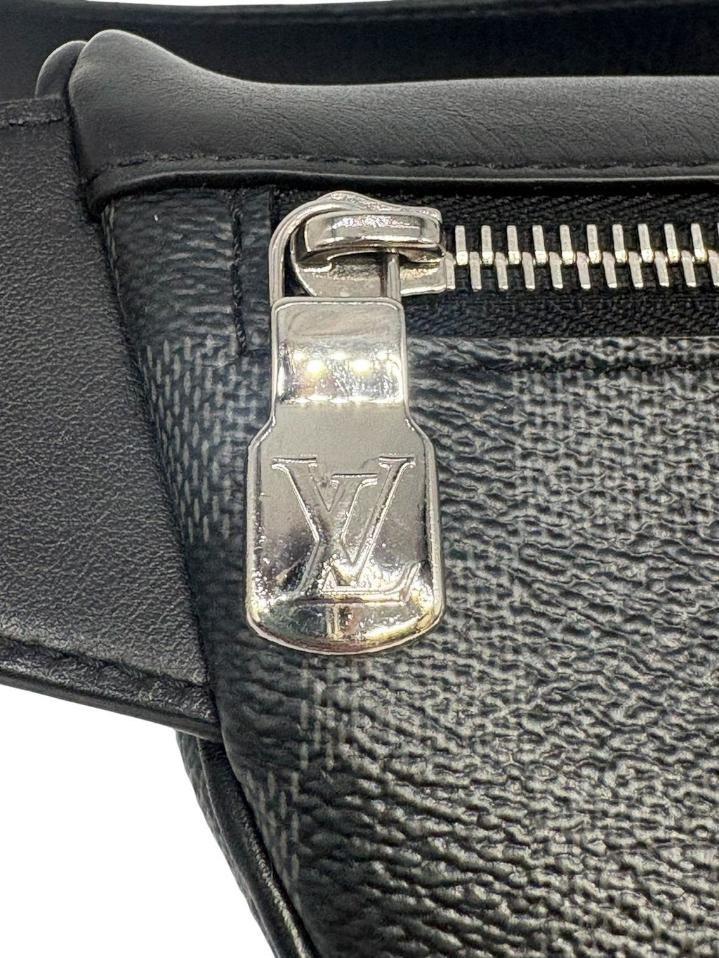 Louis Vuitton Damier Graphite Canvas Bum — view 5