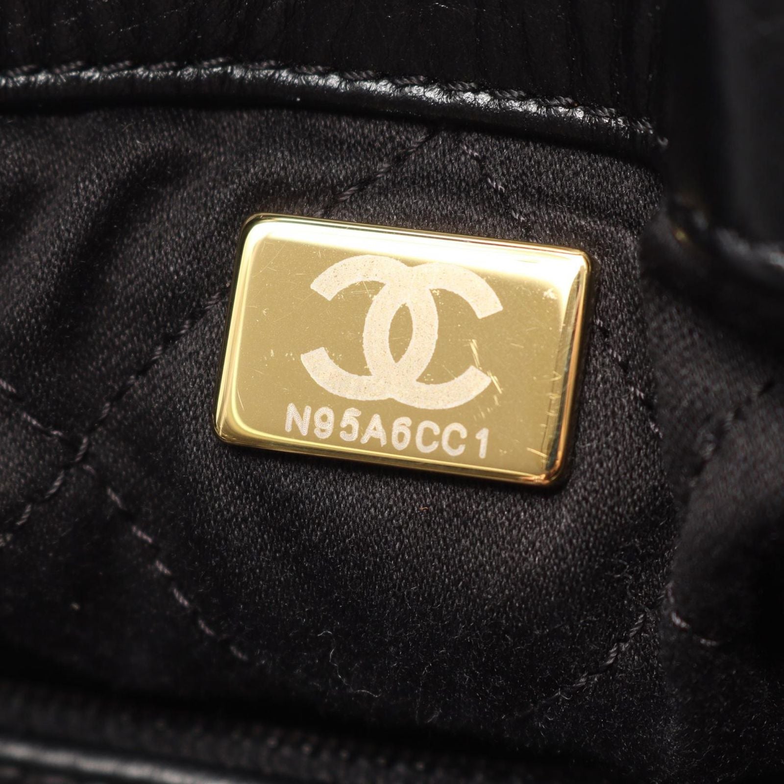 Chanel Backpack 22 Small Black Leather 22 Quilted Chain — view 5