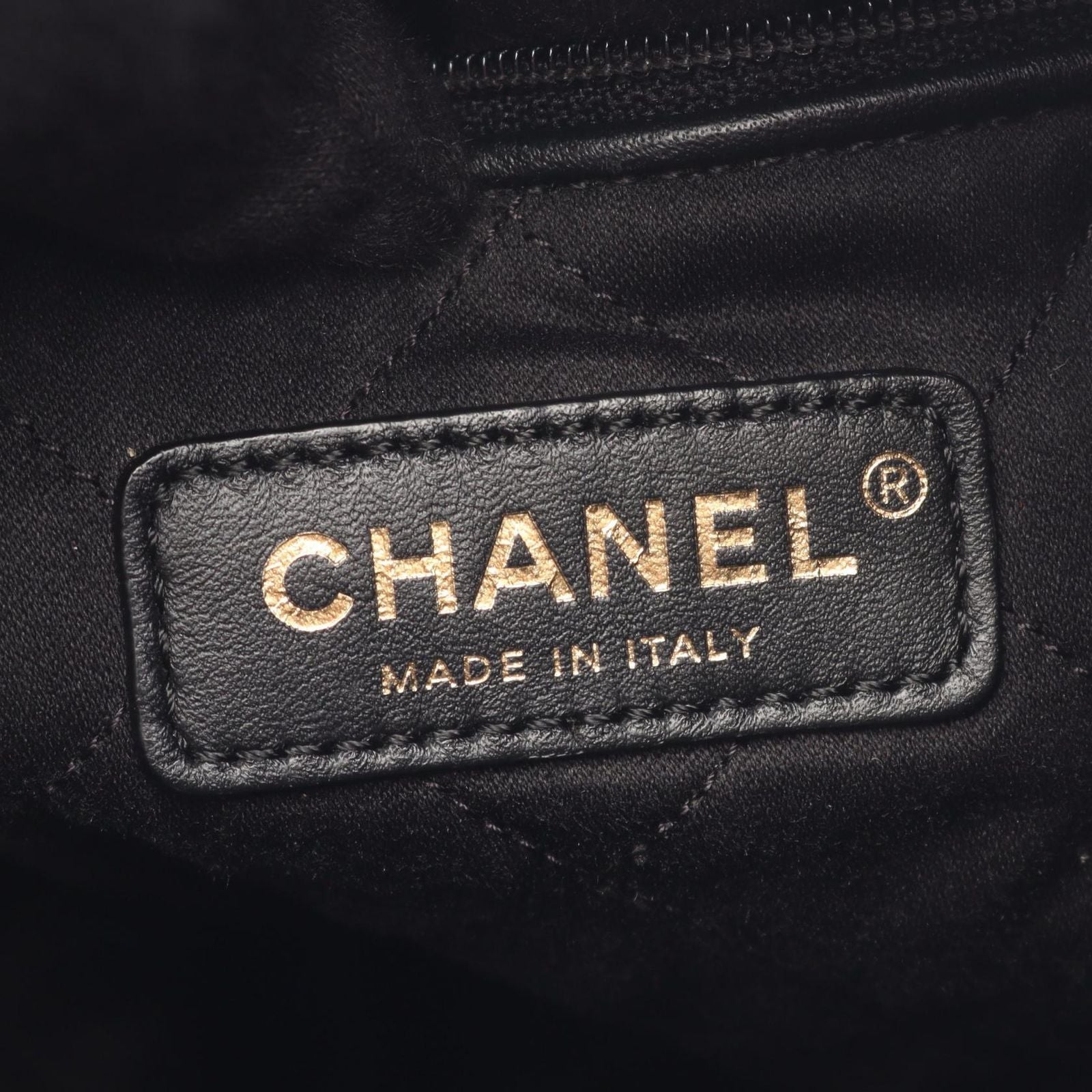 Chanel Backpack 22 Small Black Leather 22 Quilted Chain — view 4